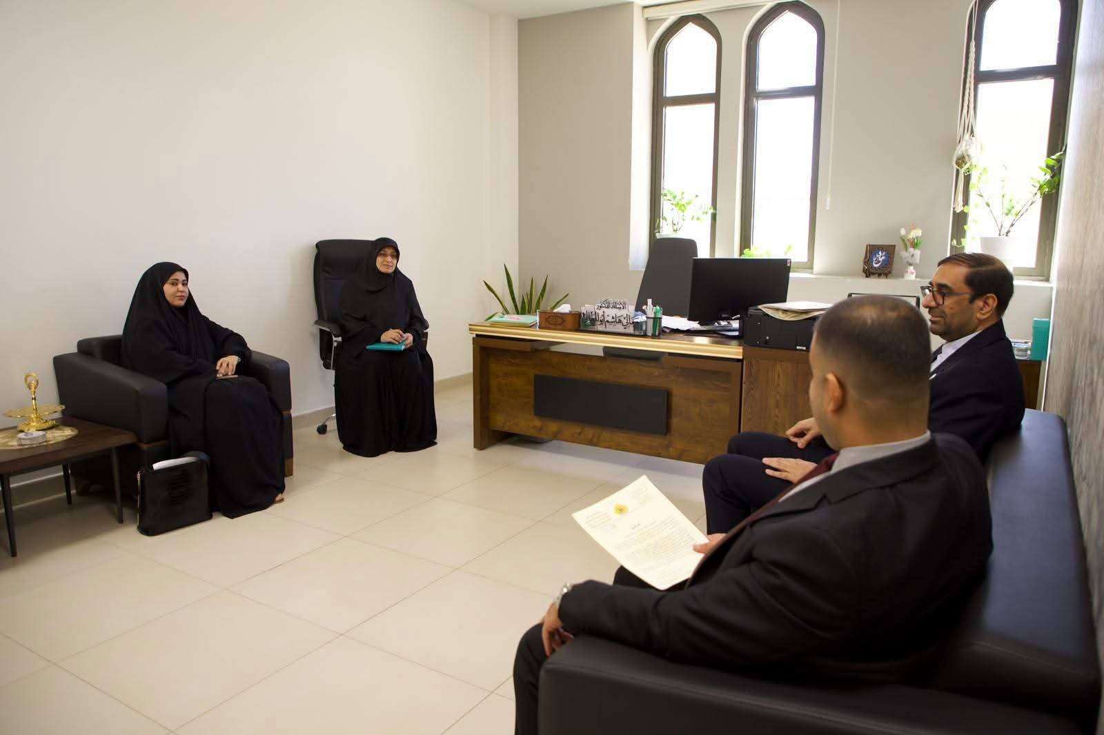 جامعة الزهراء تبحث مع جهات تدريبية ومهنية مسارات لتطوير مهارات الطلبة والخريجين